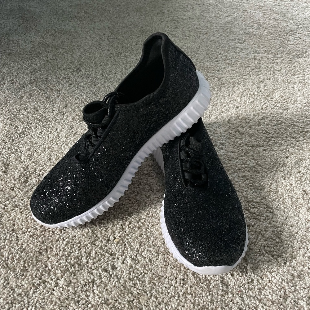 Girls/Womens black glitter sneakers